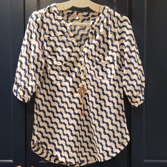 41 Hawthorn Tops - Adorable lightweight blouse